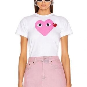 Comme Des Garcobs PLAY Red Heart Tee In White Size Medium